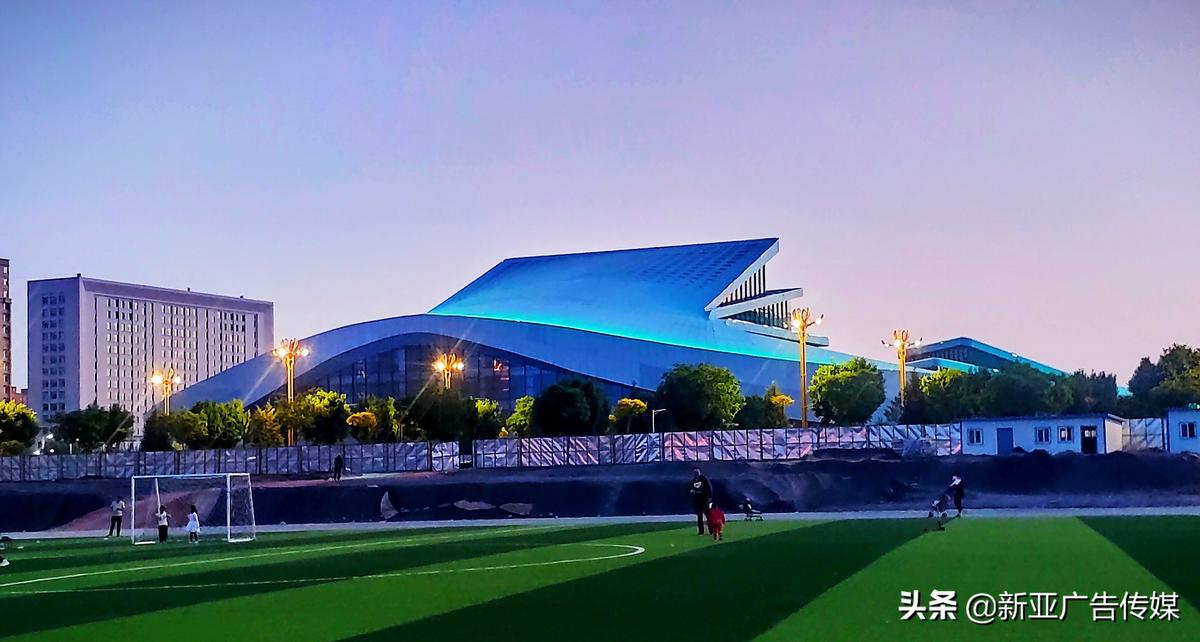 張掖絲綢之路文化藝術(shù)中心夜景美輪美奐